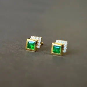 18K Gold Bezel Setting 0.15ct Natural Emerald Vintage Stud Earrings Exclusively Handcrafted 0.05ct Natural Diamond (H-F Color, VS1-VS2 Clarity)