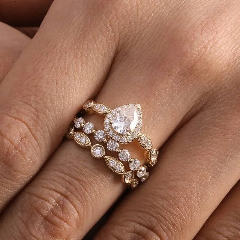 18K Yellow Gold 1.0ct Pear Cut Diamond Engagement Ring Set