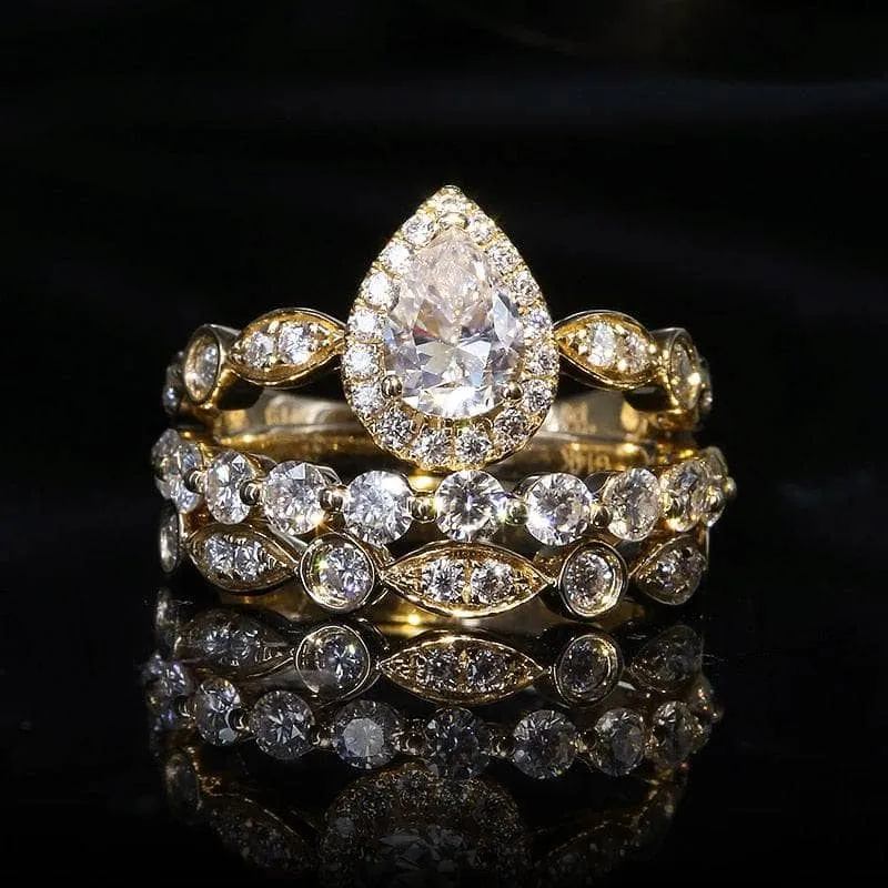 18K Yellow Gold 1.0ct Pear Cut Diamond Engagement Ring Set