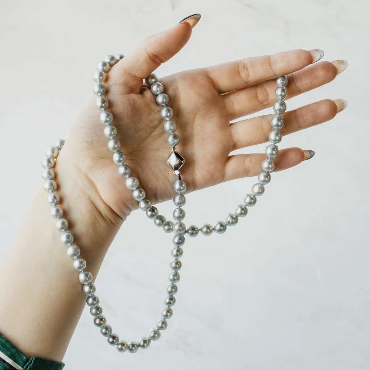 32 Inch Dyed Silver Akoya Pearl Strand