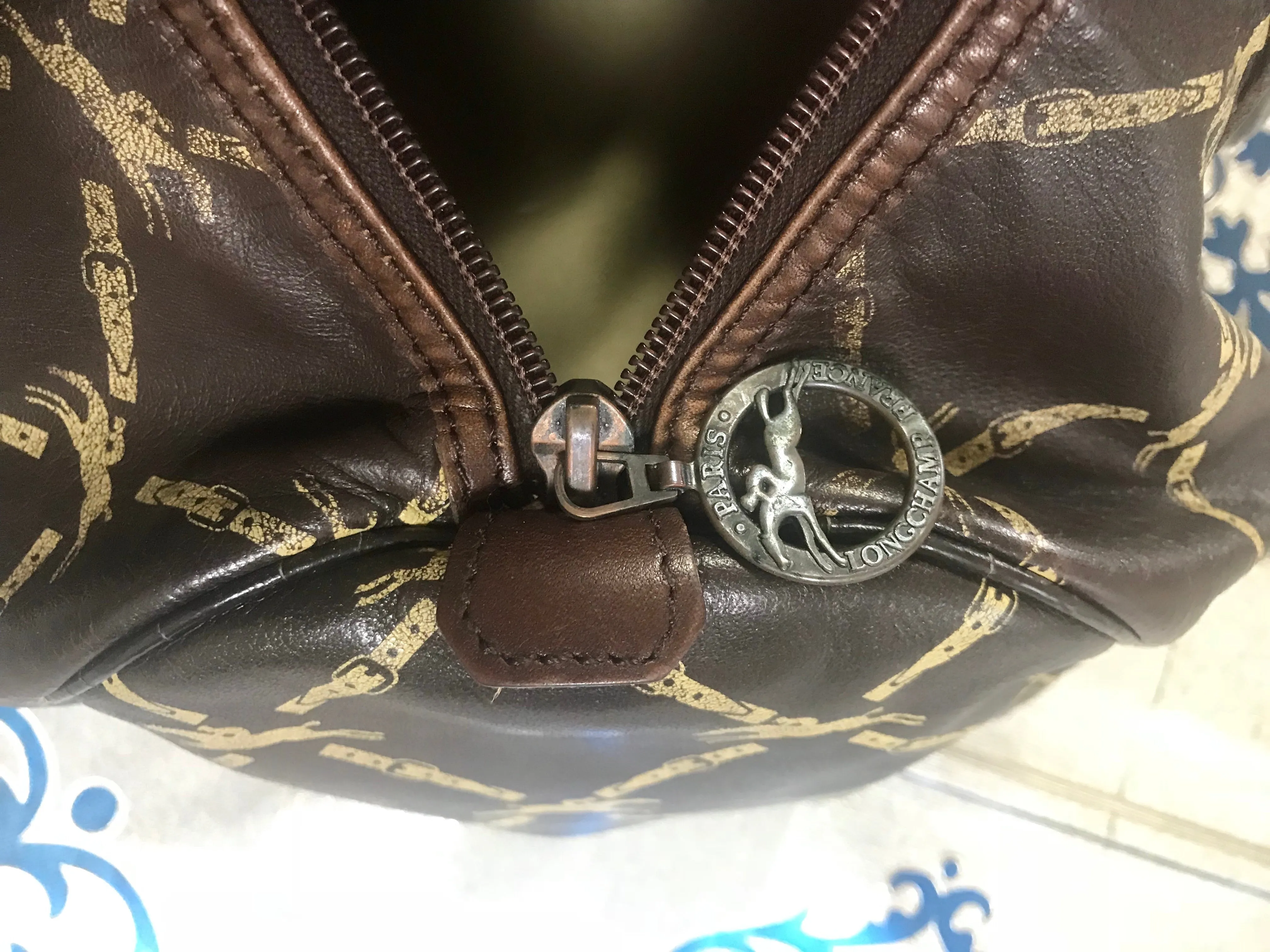 80's vintage Longchamp classic dark brown nappa leather mini speedy style handbag. Classic bag for unisex use. 061022re1