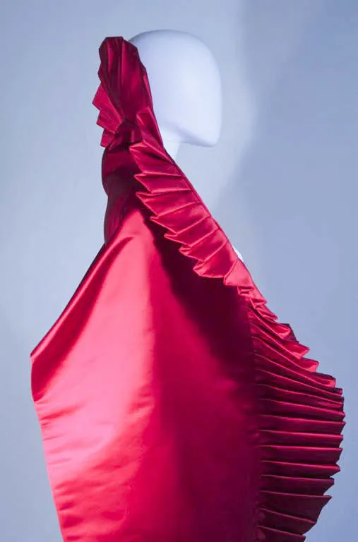 ELIZABETH MASON COUTURE PLEATS ME Red Silk Pleated Wrap