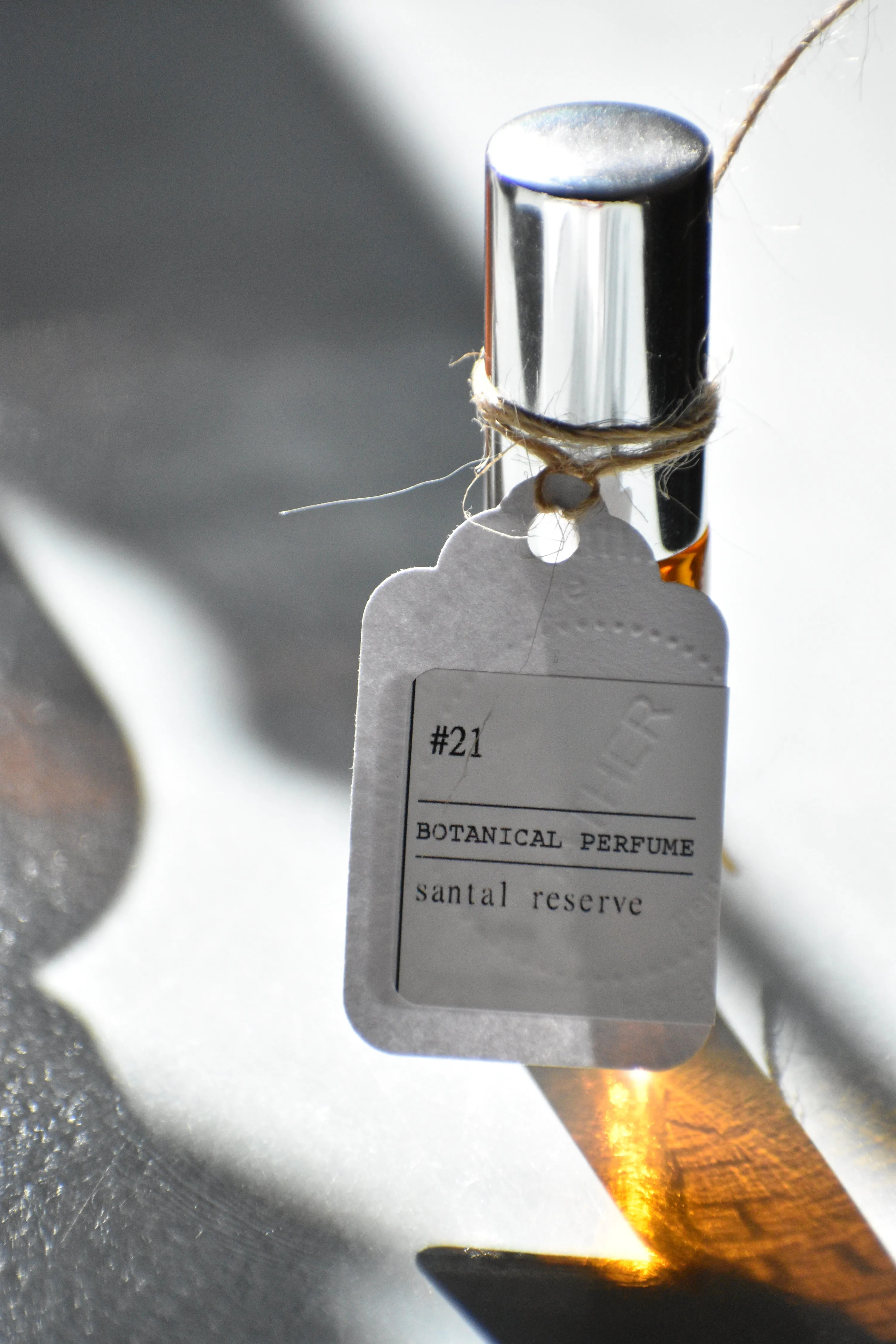 No. 21 SANTAL RESERVE - Natural Botanical Perfume -