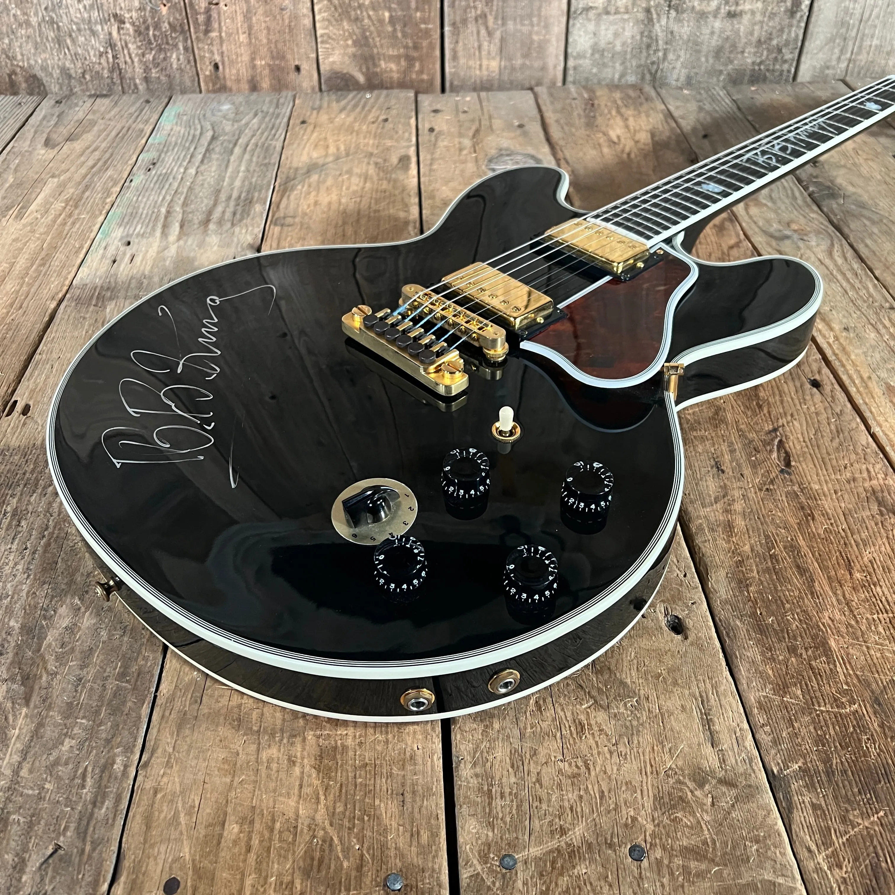 SOLD - Gibson Signed Lucille Signature Rare Edition BB King Signature w/ inlaid signature 2001 Black