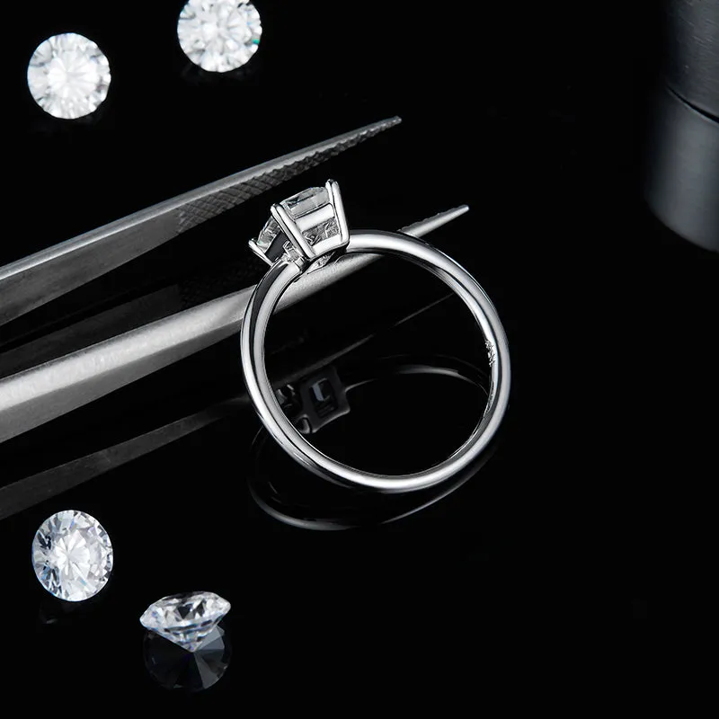 Solitaire 1.0ct Emerald Cut Moissanite Ring