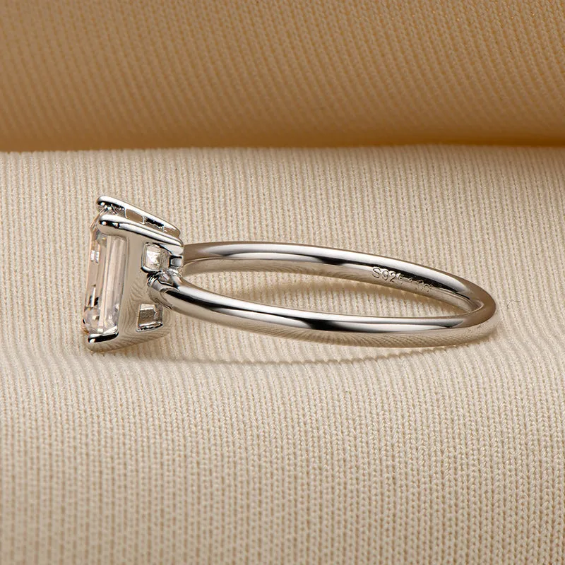 Solitaire 1.0ct Emerald Cut Moissanite Ring