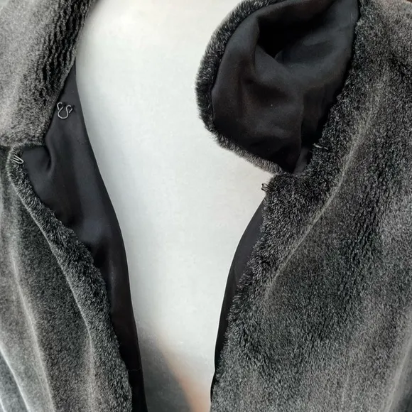 VINTAGE FU DA Faux fur Cape Bolero like Coat in Gray Size M