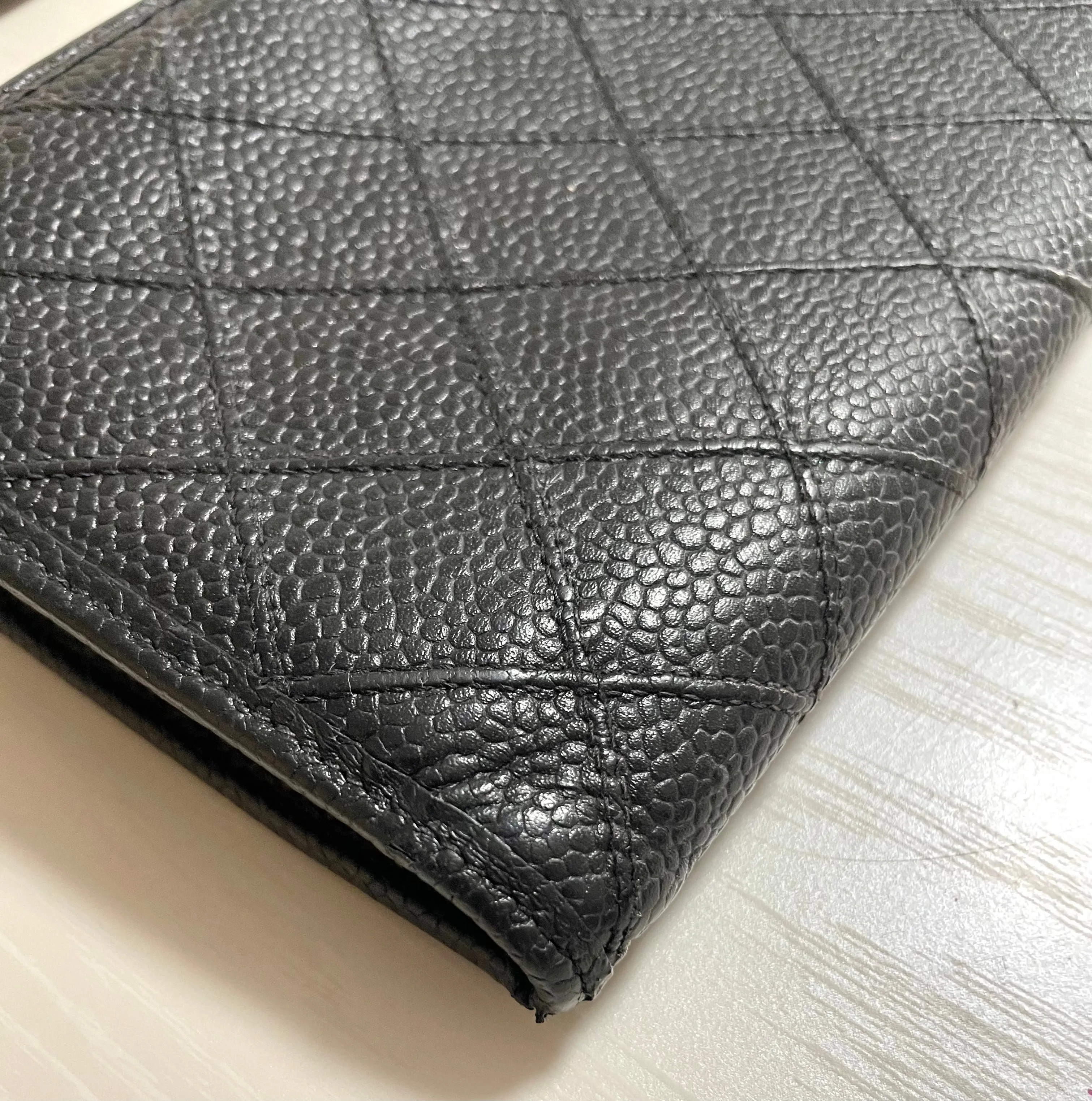 W3. Vintage CHANEL black caviar leather wallet with stitches and gold tone CC motif. Perfect gift. 050531ya1