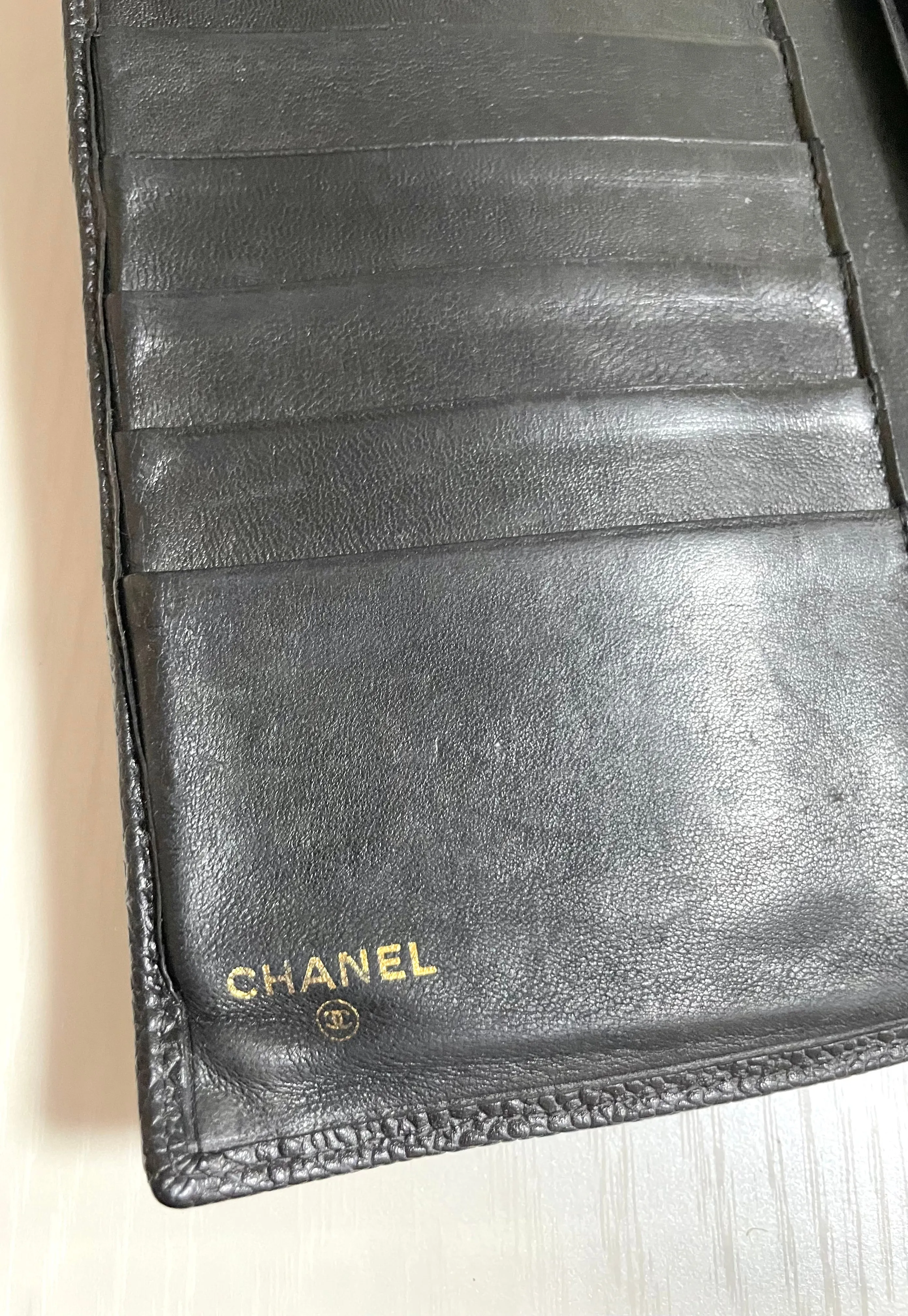 W3. Vintage CHANEL black caviar leather wallet with stitches and gold tone CC motif. Perfect gift. 050531ya1