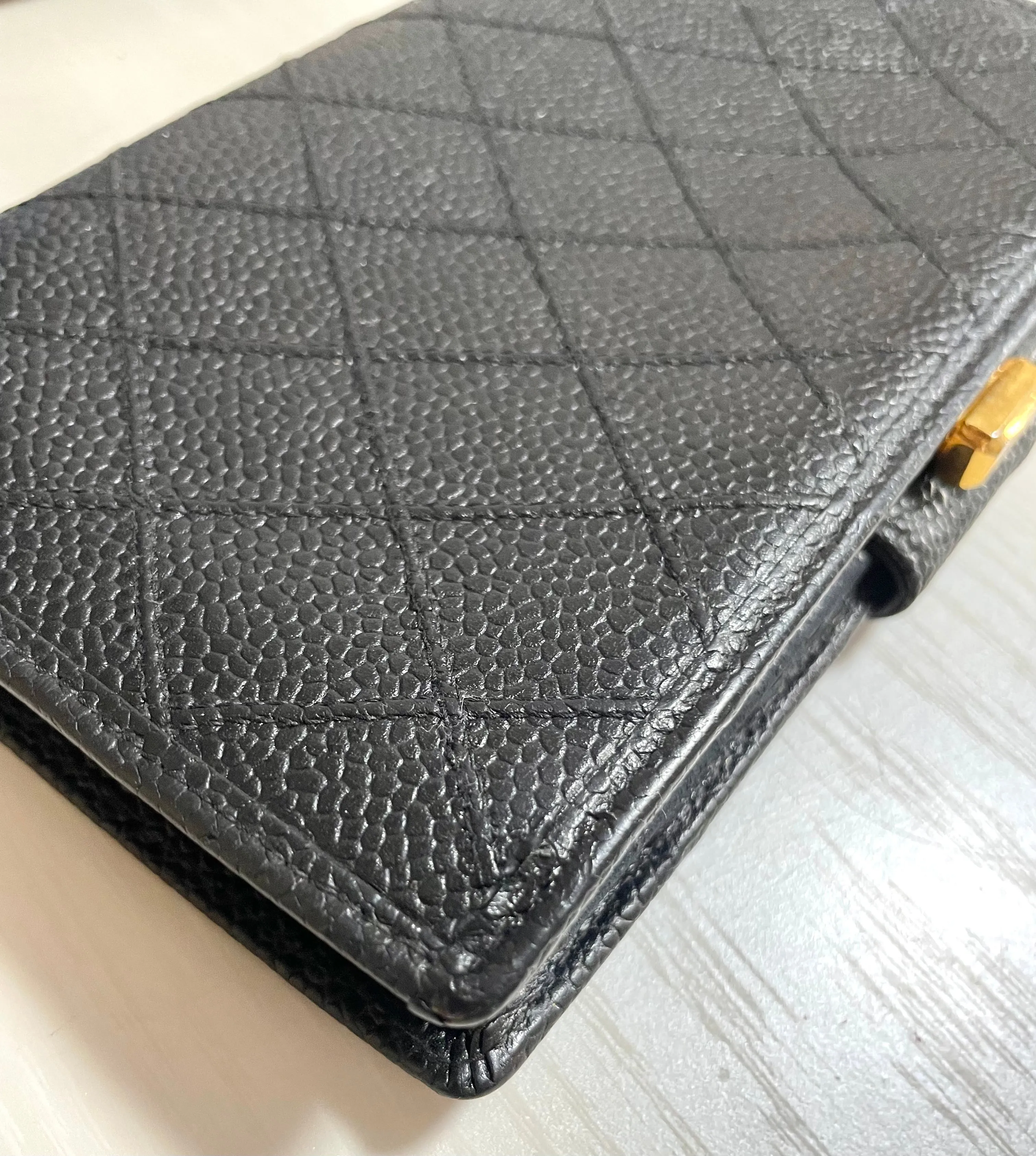 W3. Vintage CHANEL black caviar leather wallet with stitches and gold tone CC motif. Perfect gift. 050531ya1