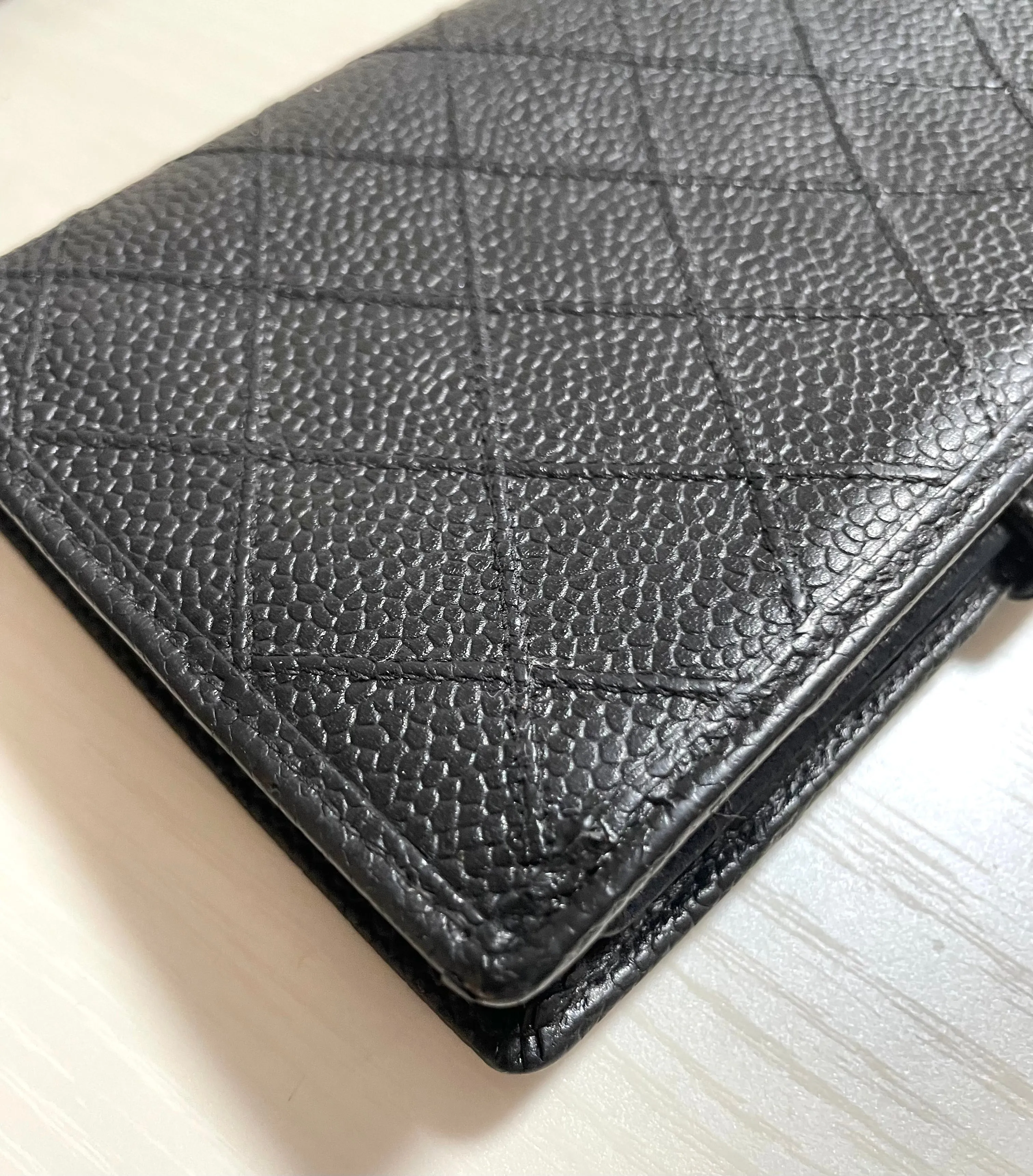 W3. Vintage CHANEL black caviar leather wallet with stitches and gold tone CC motif. Perfect gift. 050531ya1