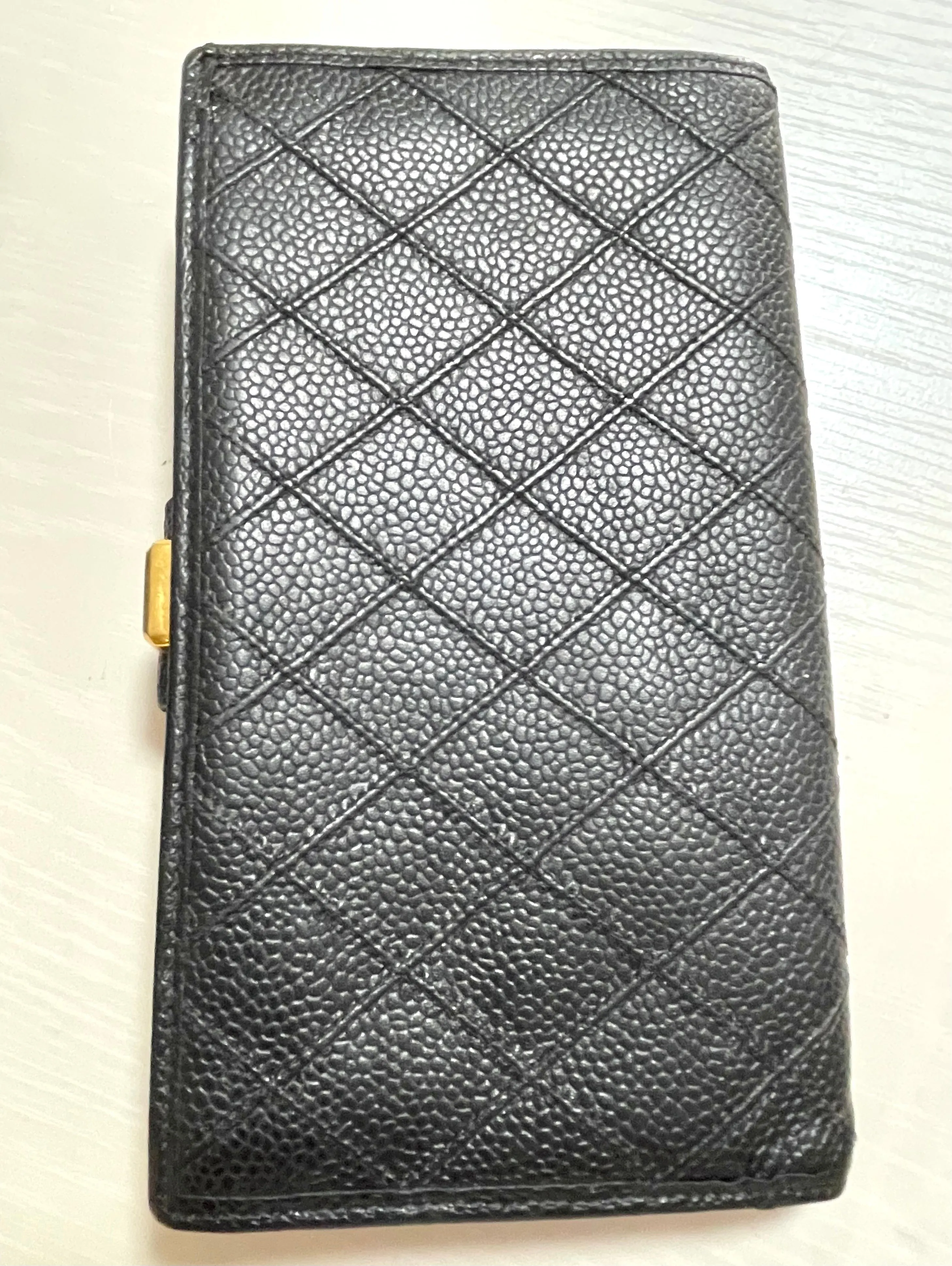 W3. Vintage CHANEL black caviar leather wallet with stitches and gold tone CC motif. Perfect gift. 050531ya1