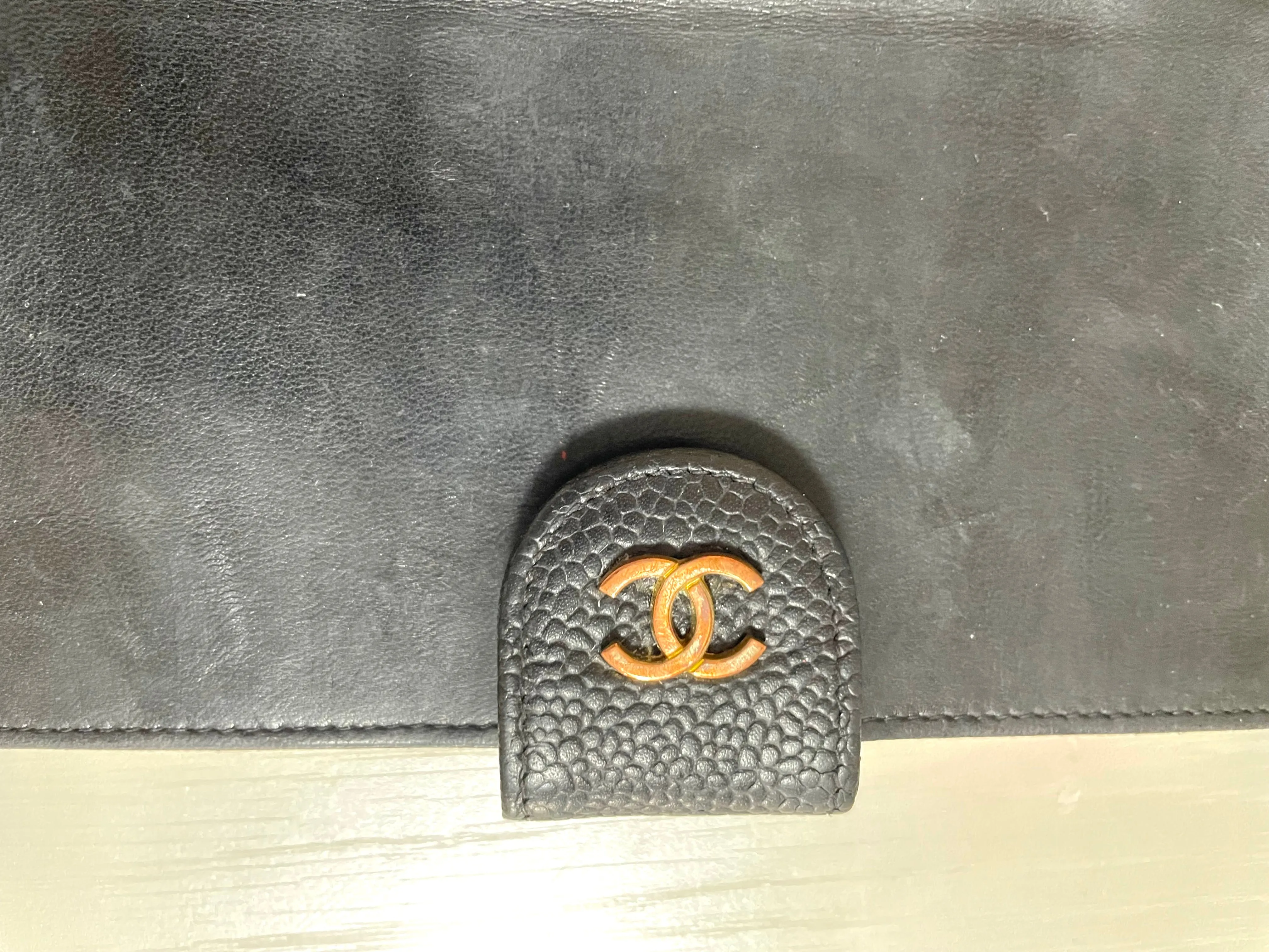 W3. Vintage CHANEL black caviar leather wallet with stitches and gold tone CC motif. Perfect gift. 050531ya1